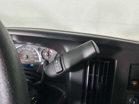 Used 2025 Chevrolet Express 2500 LT w/ LT Preferred Equipment Group RWD image 18