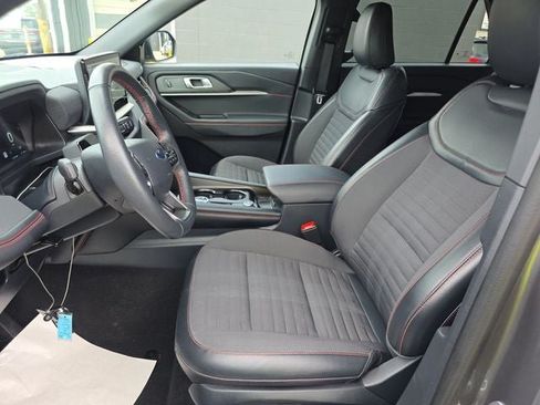 Used 2025 Ford Explorer ST-Line AWD/4WD image 19
