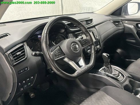 Used 2019 Nissan Rogue SV AWD/4WD image 3