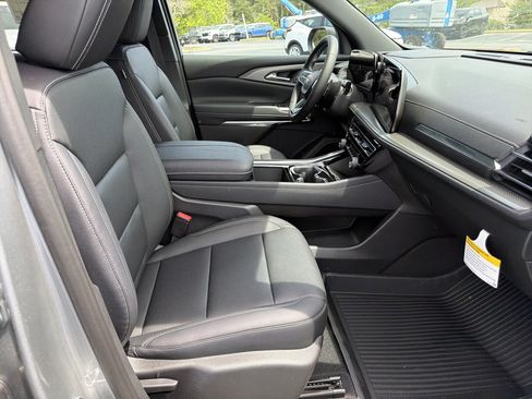 Used 2025 Chevrolet Traverse LT AWD/4WD image 13