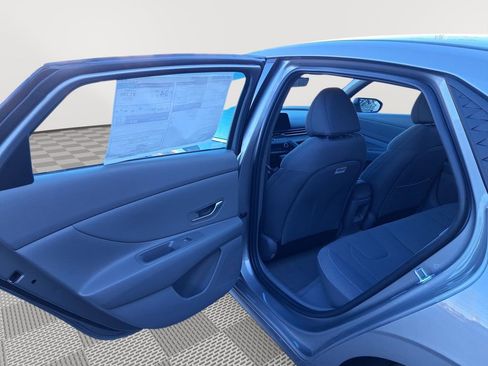 New 2025 Hyundai Elantra SEL image 13