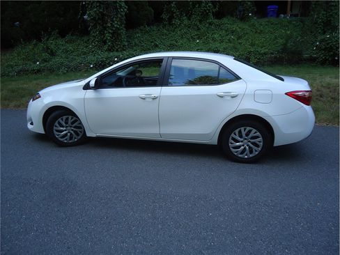 Used 2019 Toyota Corolla LE FWD image 8