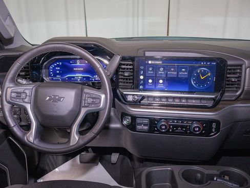 Used 2022 Chevrolet Silverado 1500 RST AWD/4WD image 16