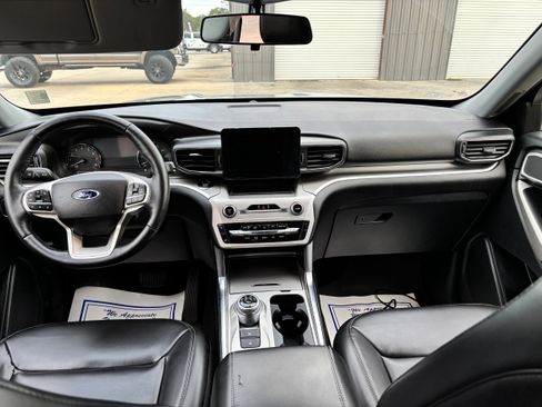 Used 2021 Ford Explorer XLT w/ Equipment Group 202A image 13