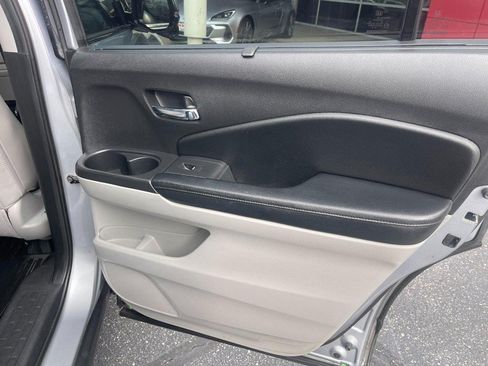 Used 2018 Honda Pilot Touring image 17