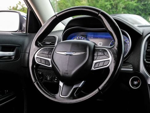 Used 2019 Chrysler 300 Touring w/ Chrome Appearance Package RWD image 13