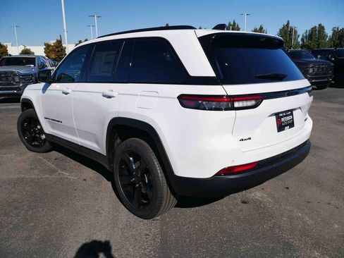 New 2025 Jeep Grand Cherokee Limited w/ Luxury Tech Group II image 15