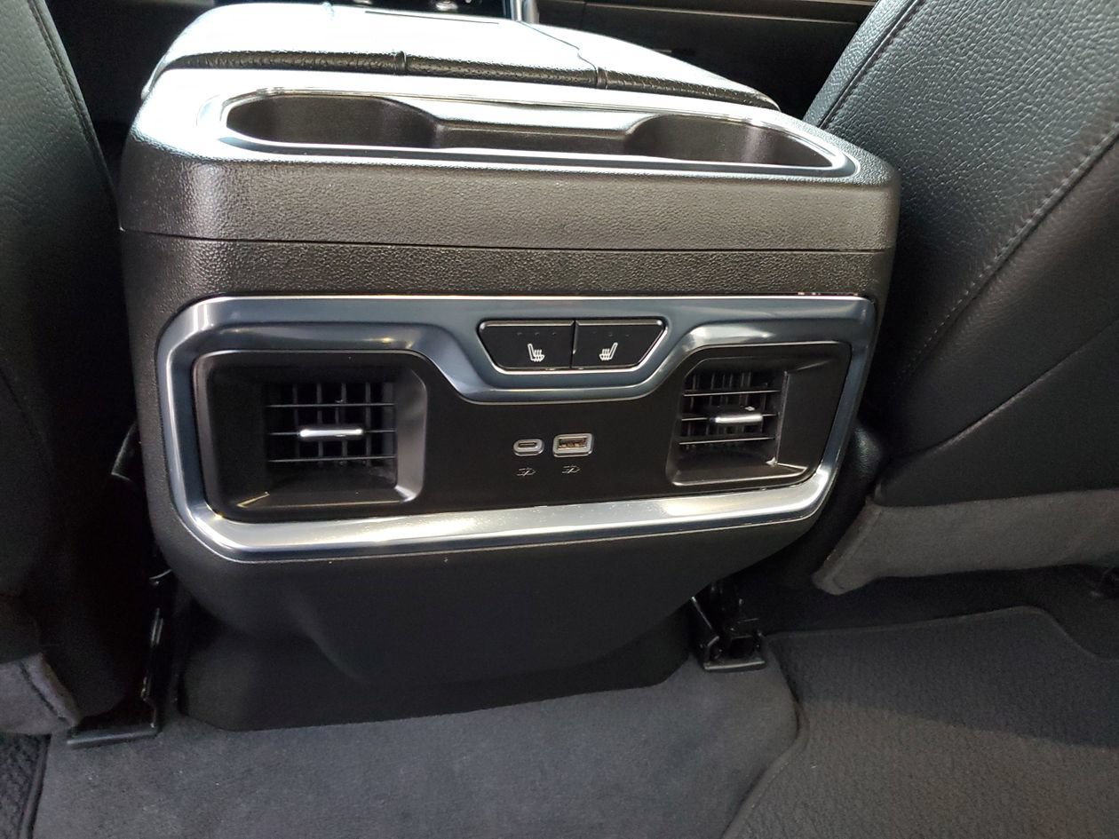 Used 2025 GMC Sierra 2500 Denali w/ Denali Reserve Package AWD/4WD image 16