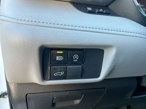 Used 2023 Toyota Highlander XLE AWD/4WD image 14