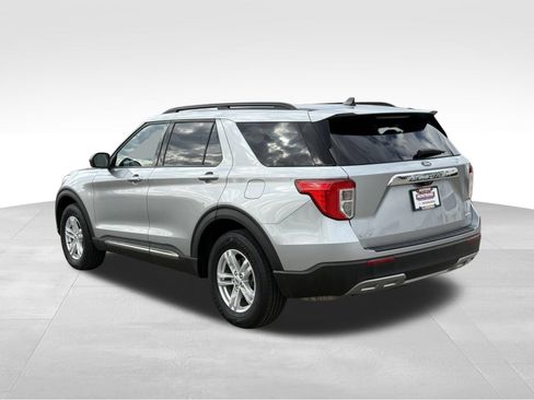 Used 2023 Ford Explorer XLT w/ Equipment Group 202A AWD/4WD image 6