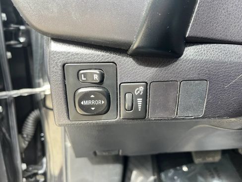 Used 2017 Toyota Corolla LE FWD image 13