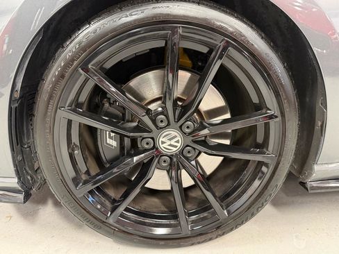 Used 2019 Volkswagen Golf R 4-Door image 19