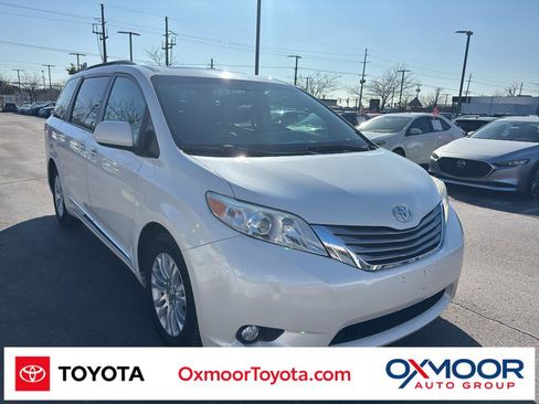 Used 2017 Toyota Sienna XLE w/ XLE Navigation Package image 1