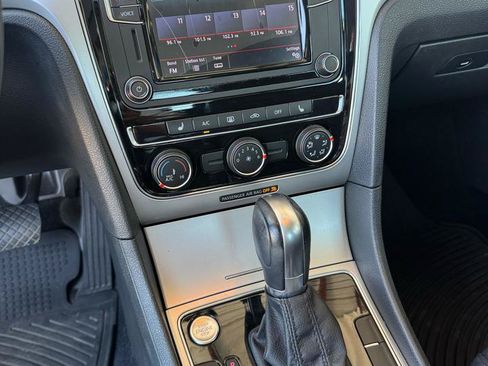 Used 2019 Volkswagen Passat 2.0T Wolfsburg w/ Wheels & Sunroof Package FWD image 15