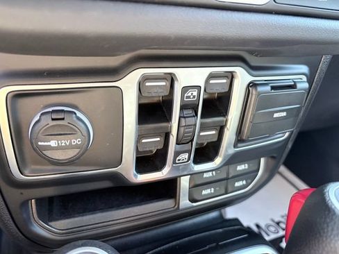 Used 2025 Jeep Wrangler Unlimited Sahara AWD/4WD image 20