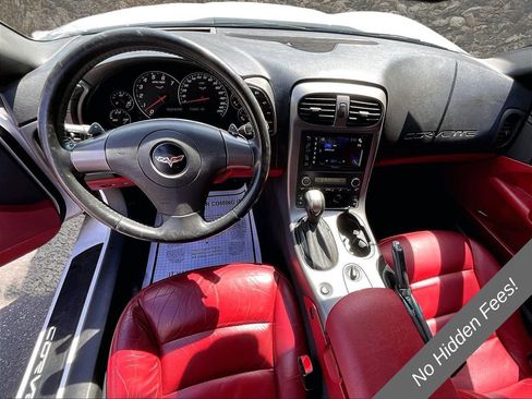 Used 2006 Chevrolet Corvette Coupe w/ Preferred Equipment Group RWD image 12