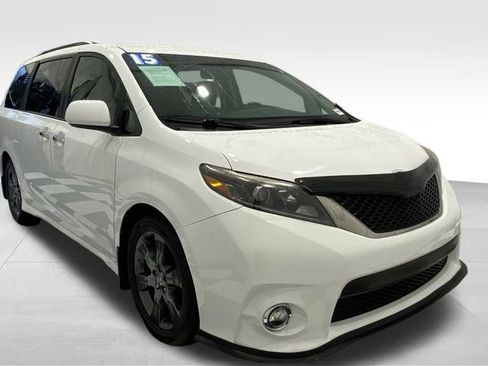 Used 2015 Toyota Sienna SE image 6