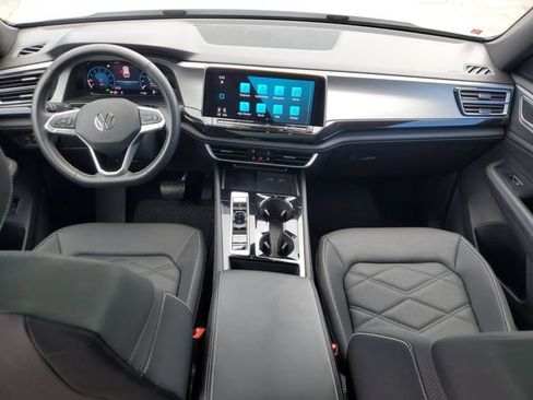 Used 2025 Volkswagen Atlas Cross Sport SE w/ Panoramic Sunroof Package FWD image 8