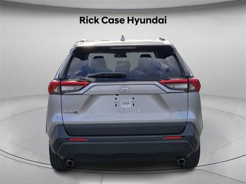 Used 2020 Toyota RAV4 LE image 5