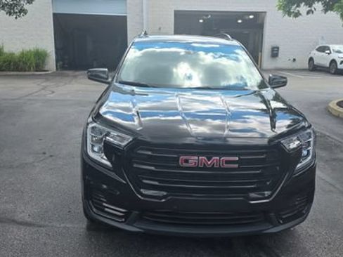 Used 2023 GMC Terrain SLE w/ Driver Convenience Package AWD/4WD image 2