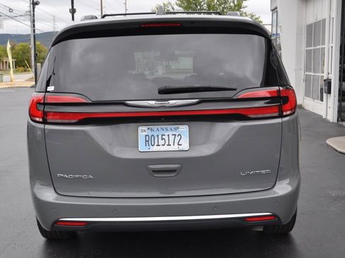 Used 2022 Chrysler Pacifica Limited image 27