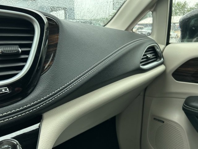 Used 2024 Chrysler Pacifica Limited w/ Uconnect Theater Family Group AWD/4WD image 35