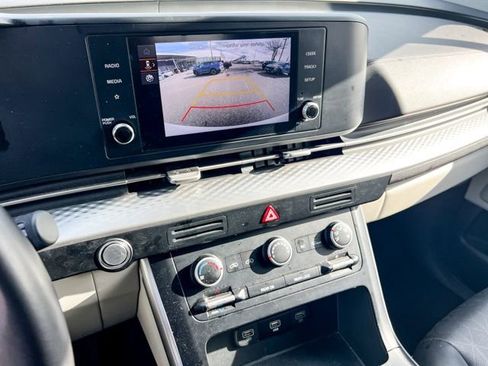 Certified 2024 Kia Carnival LX image 23