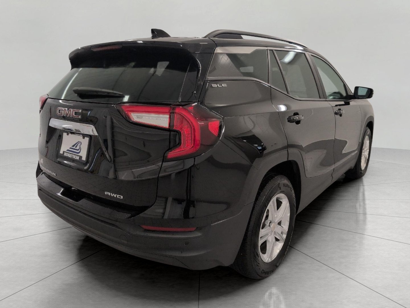 Used 2022 GMC Terrain SLE w/ Driver Convenience Package AWD/4WD image 19