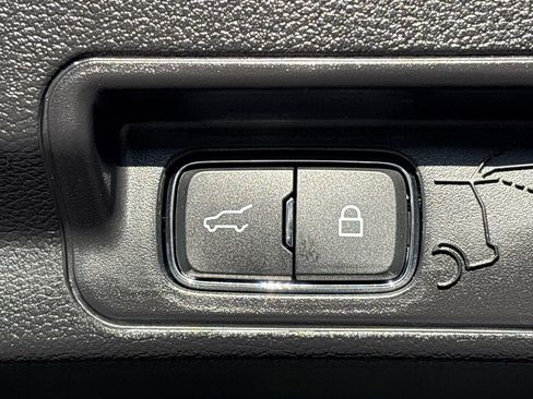 Certified 2022 Ford Explorer XLT w/ Equipment Group 202A image 9