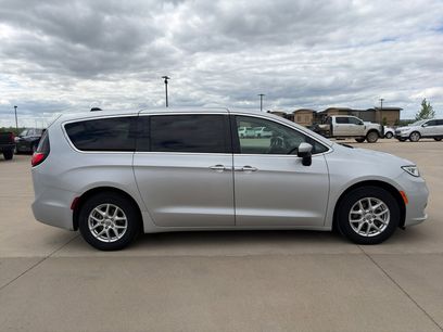 Used 2023 Chrysler Pacifica Touring-L