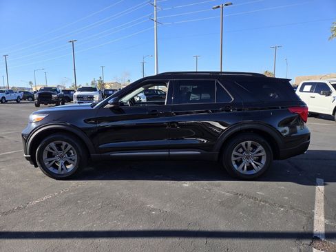 Certified 2022 Ford Explorer XLT w/ Equipment Group 202A image 3