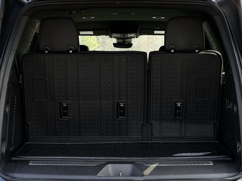 Used 2024 Chevrolet Tahoe High Country AWD/4WD image 32