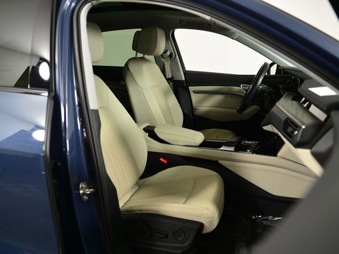 Certified 2022 Audi e-tron Premium Plus w/ Premium Plus Package image 17