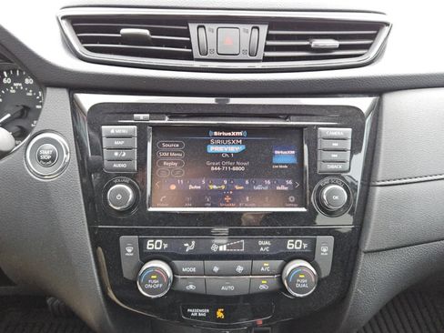 Used 2018 Nissan Rogue SV w/ Premium Package image 8