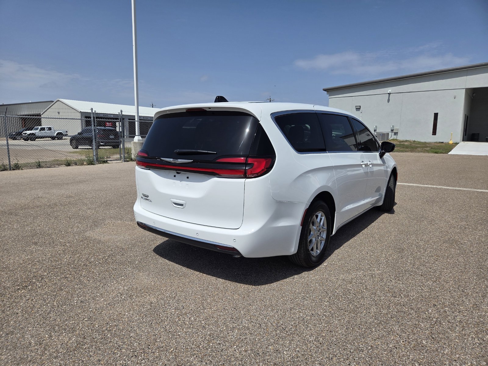 New 2026 Chrysler Pacifica Select FWD image 7