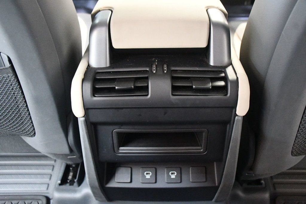 Used 2024 Land Rover Defender 110 X-Dynamic SE AWD/4WD image 65
