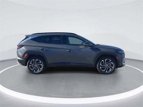 Certified 2025 Hyundai Tucson Limited image 9