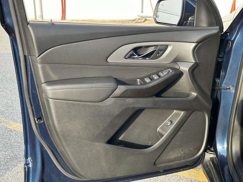 Used 2023 Chevrolet Traverse LT image 14