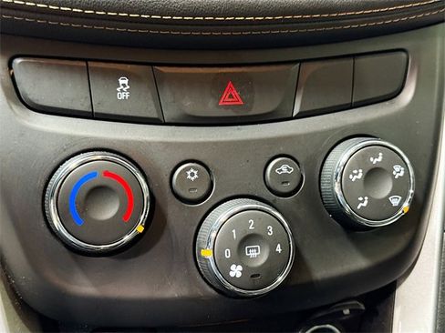 Used 2018 Chevrolet Trax LT w/ LT Convenience Package image 15