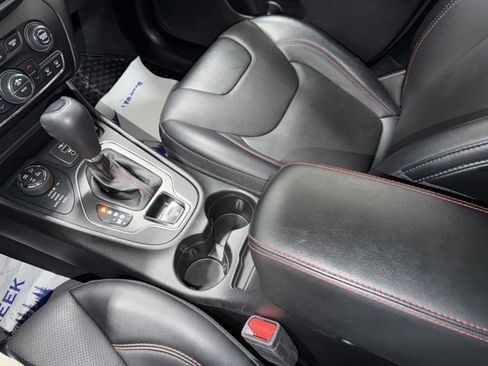 Used 2022 Jeep Cherokee Trailhawk w/ Premium Leather Package image 20