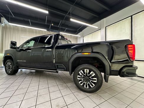 Certified 2025 GMC Sierra 2500 Denali Ultimate AWD/4WD image 6