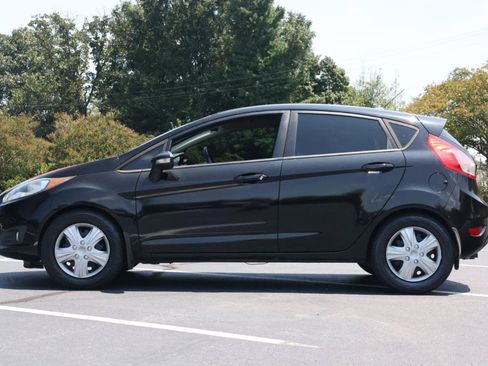 Used 2014 Ford Fiesta SE w/ Exterior Protection Package FWD image 2