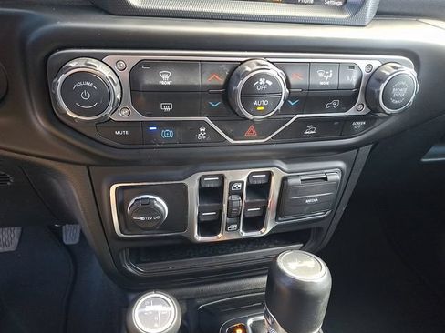 Used 2023 Jeep Wrangler Unlimited Sahara AWD/4WD image 17