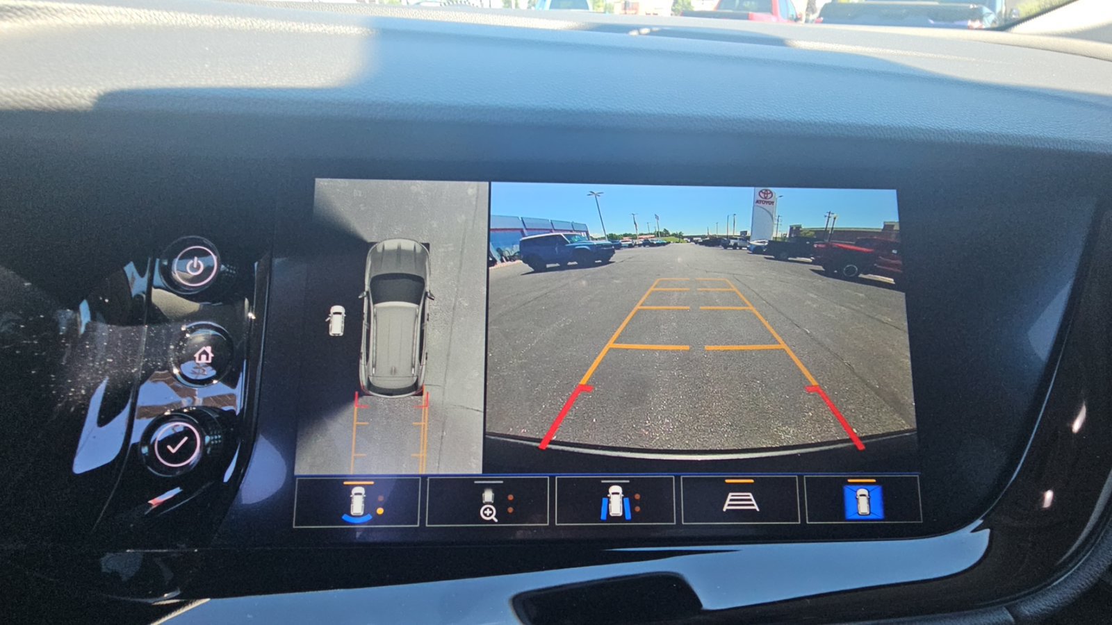 Used 2023 Buick Envision Avenir AWD/4WD image 17