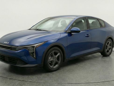 Used 2025 Kia K4 FWD image 3