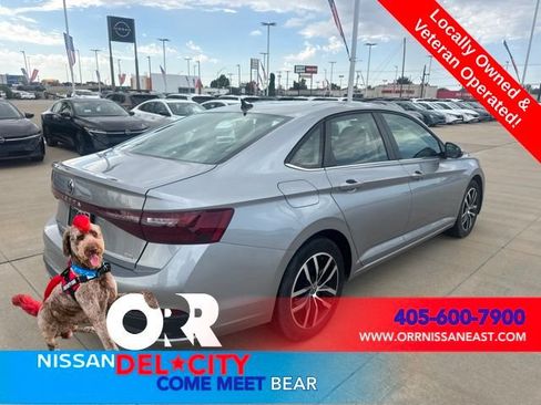 Used 2025 Volkswagen Jetta SE FWD image 5