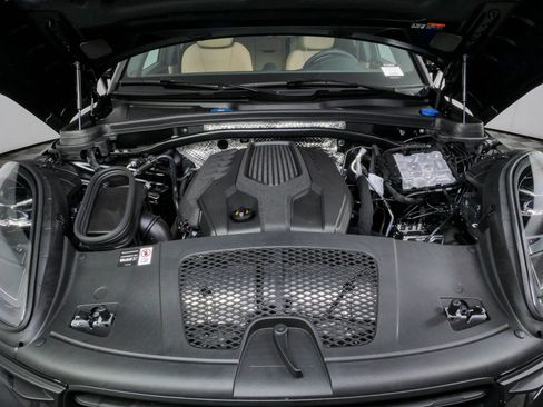 New 2026 Porsche Macan AWD/4WD image 36