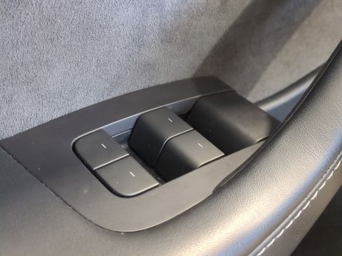 Used 2023 Tesla Model Y Long Range image 27