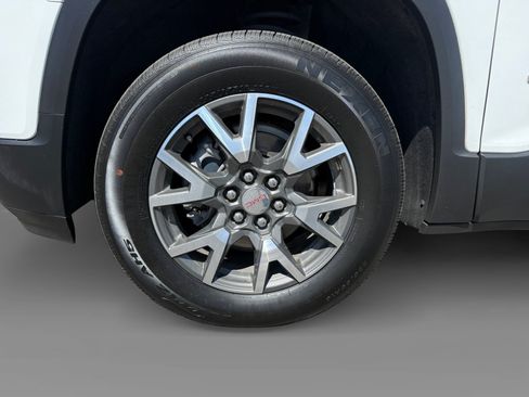 Used 2022 GMC Acadia SLE FWD image 9