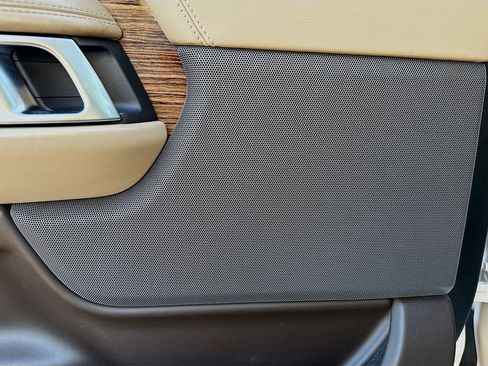 Used 2020 Land Rover Range Rover HSE image 25